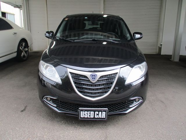 Lancia Ypsilon 2012-02 22049-2