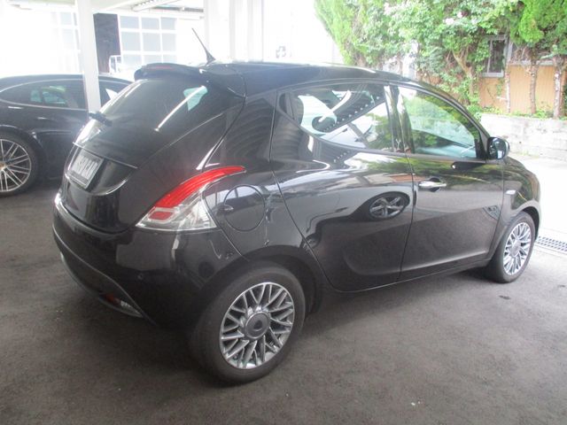 Lancia Ypsilon 2012-02 22049-4