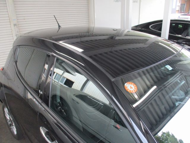 Lancia Ypsilon 2012-02 22049-6