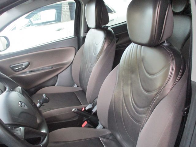 Lancia Ypsilon 2012-02 22049-8