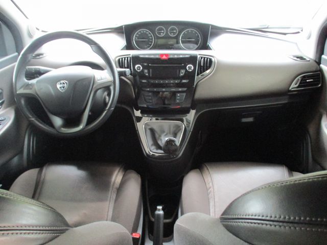Lancia Ypsilon 2012-02 22049-12