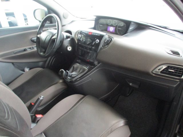 Lancia Ypsilon 2012-02 22049-14