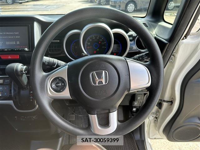 Honda N BOX CUSTOM 2016-04 212679-15