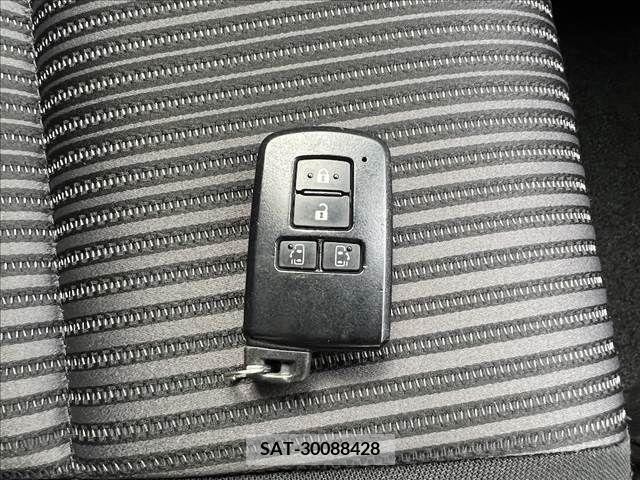 Toyota VOXY 2018-10 344228-20