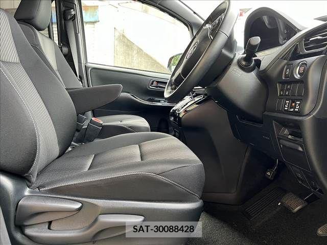 Toyota VOXY 2018-10 344228-11