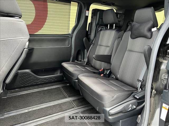 Toyota VOXY 2018-10 344228-7