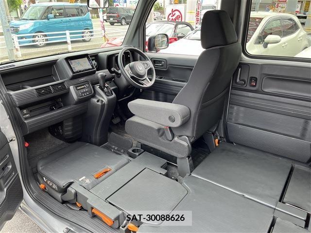 Honda N-VAN 2019-10 380618-11