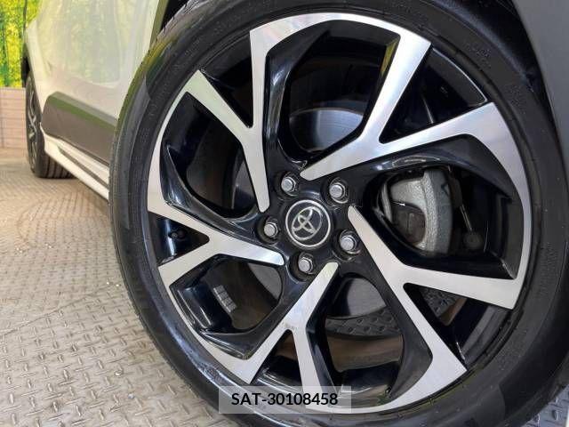 Toyota C-HR 2017-06 294881-13