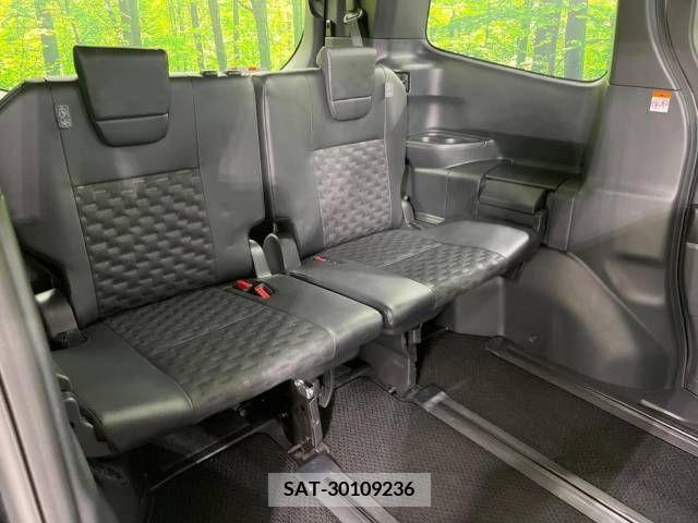 Toyota VOXY 2023-10 289090-10