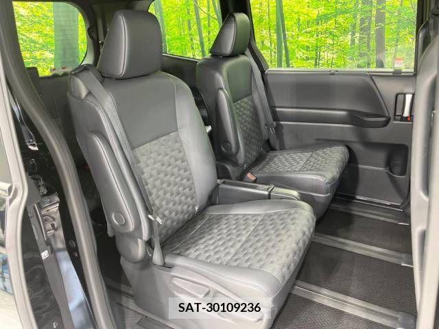 Toyota VOXY 2023-10 289090-9