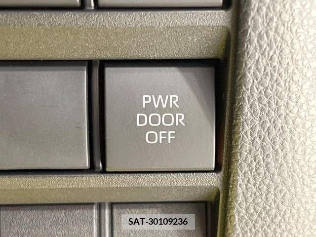 Toyota VOXY 2023-10 289090-6