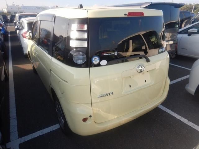 Toyota SIENTA 2010-05 188740-2