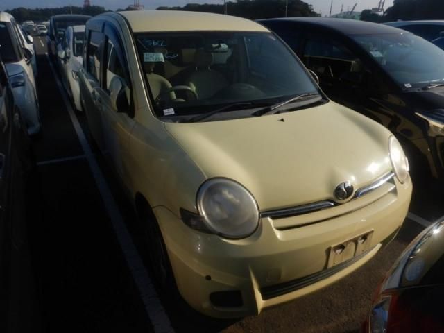 Toyota SIENTA 2010-05 188740-1