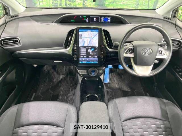 Toyota PRIUS PHV 2017-08 366801-1