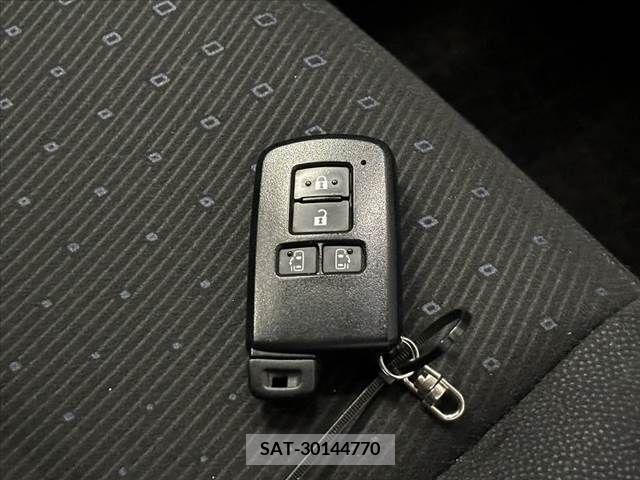 Toyota VOXY 2014-04 348910-6