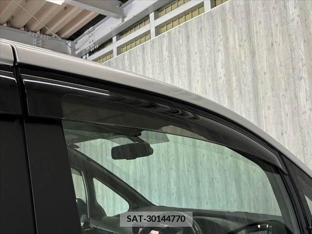 Toyota VOXY 2014-04 348910-27