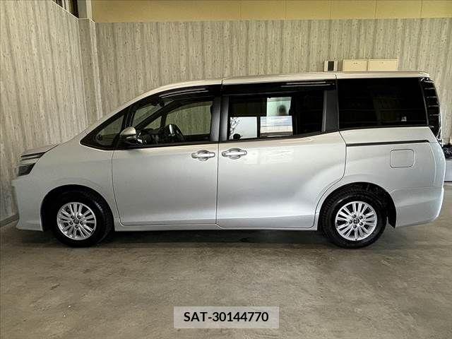 Toyota VOXY 2014-04 348910-11