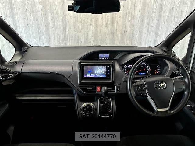 Toyota VOXY 2014-04 348910-1