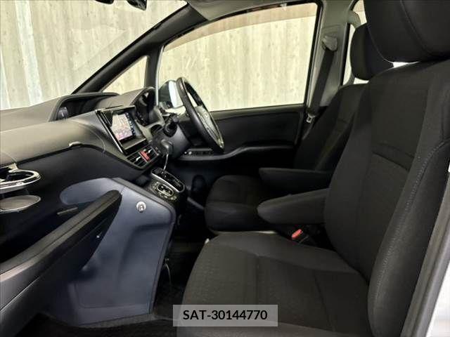 Toyota VOXY 2014-04 348910-17