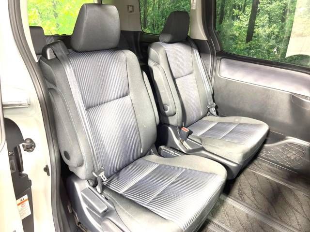 Toyota VOXY 2015-09 15154-9