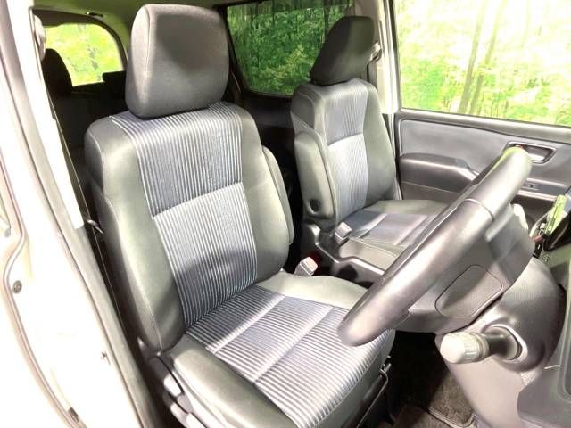 Toyota VOXY 2015-09 15154-8
