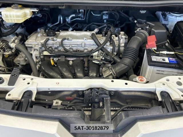 Toyota VOXY 2018-10 378088-19