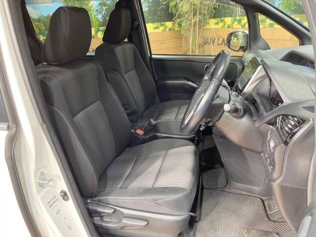 Toyota VOXY 2017-09 21691-8