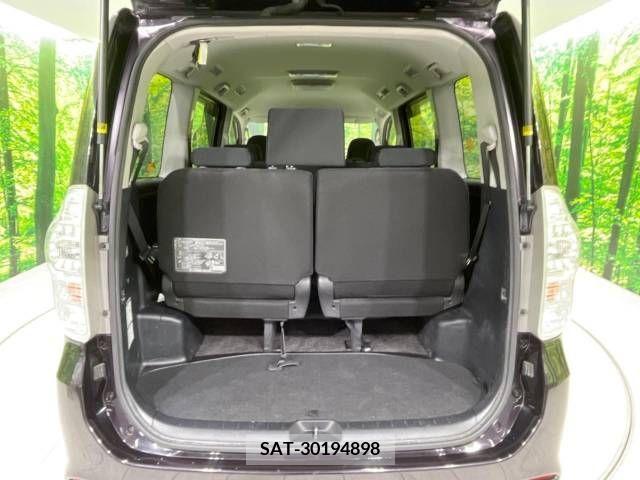 Toyota VOXY 2011-10 289307-12