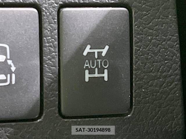 Toyota VOXY 2011-10 289307-6