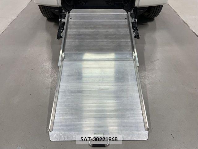 Toyota RACTIS 2013-04 378003-3