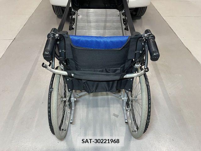 Toyota RACTIS 2013-04 378003-6
