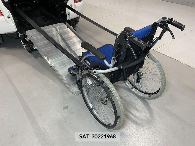 Toyota RACTIS 2013-04 378003-5