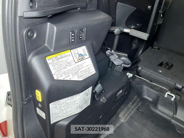 Toyota RACTIS 2013-04 378003-13