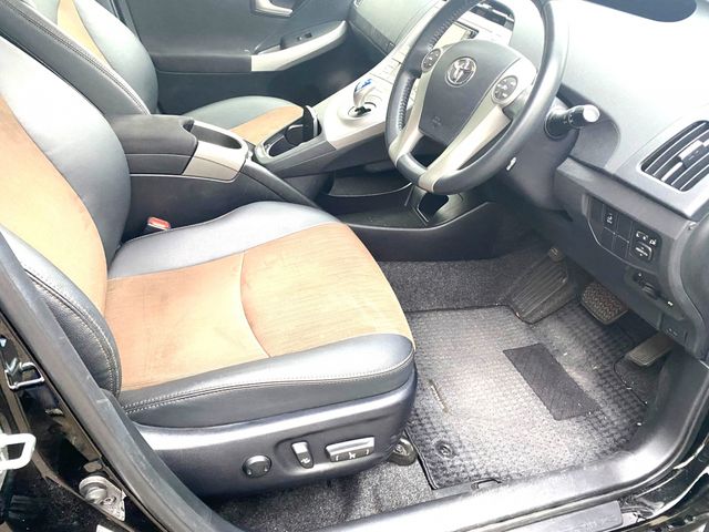 Toyota PRIUS 2015-03 196017-4