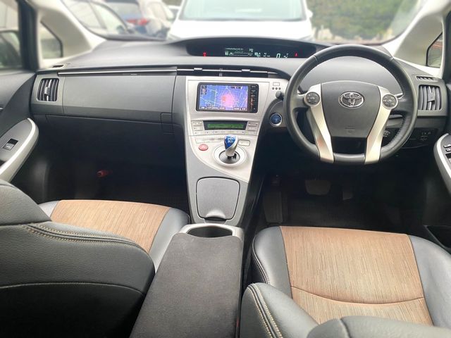 Toyota PRIUS 2015-03 196017-1