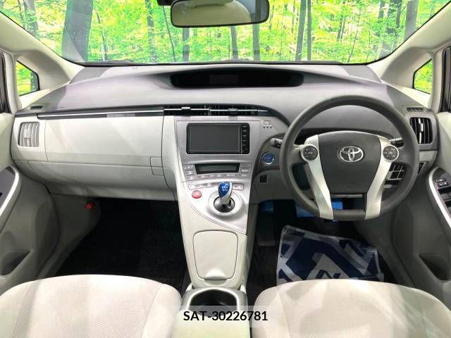 Toyota PRIUS 2015-08 377777-1