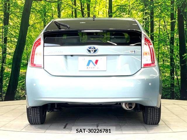 Toyota PRIUS 2015-08 377777-15