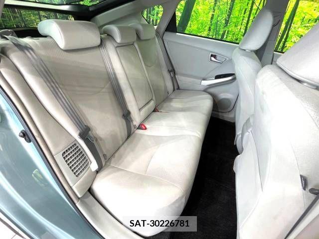 Toyota PRIUS 2015-08 377777-12