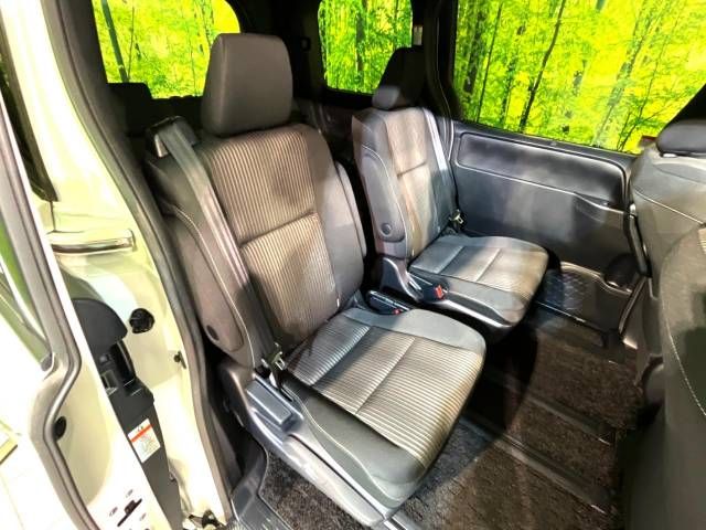 Toyota VOXY HYBRID 2019-02 193290-8