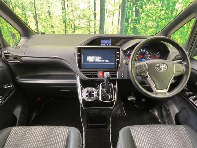 Toyota VOXY 2018-02 25132-1