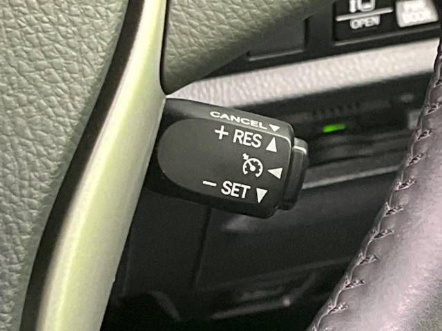 Toyota VOXY 2018-02 25132-6