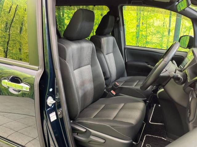 Toyota VOXY 2018-02 25132-8