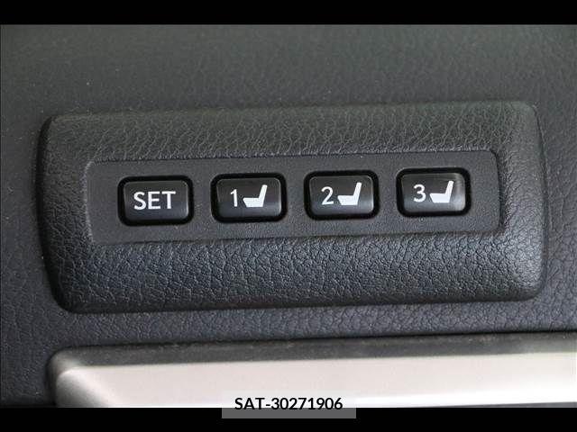 Lexus CT 2011-12 322667-3