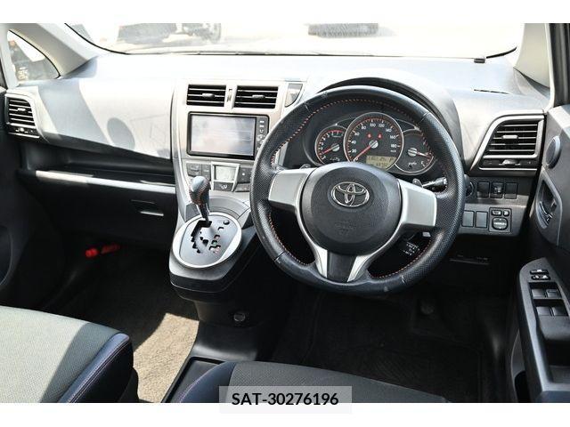Toyota RACTIS 2011-08 282646-1