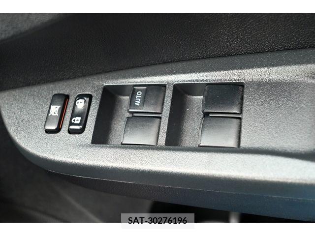 Toyota RACTIS 2011-08 282646-14