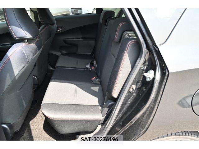 Toyota RACTIS 2011-08 282646-13