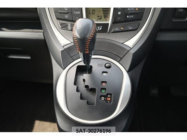 Toyota RACTIS 2011-08 282646-18