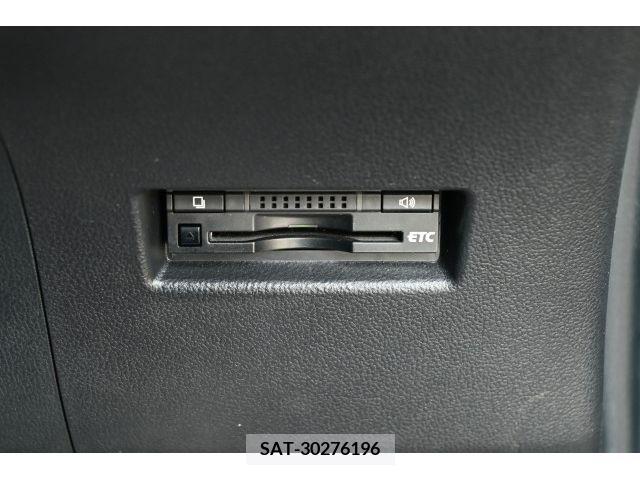 Toyota RACTIS 2011-08 282646-15
