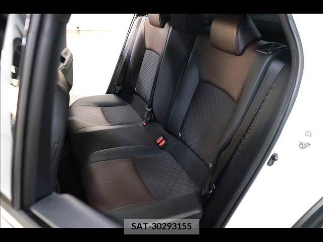Toyota C-HR 2017-02 253914-17