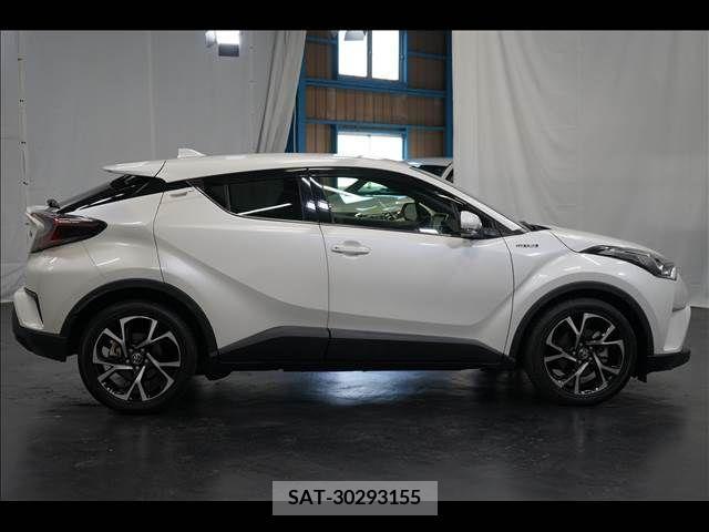 Toyota C-HR 2017-02 253914-15